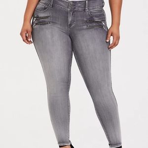 🤍Torrid🤍 Grey zipper jegging (jeans)
